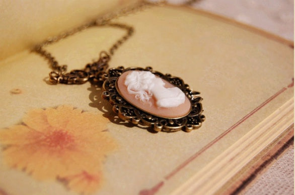 Vintage Style Lady Necklace Beauty Head Portrait Time Gemstone Necklace Jewelry